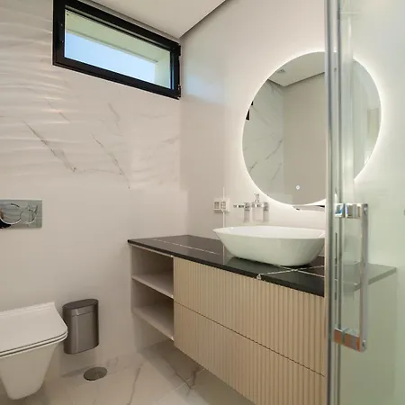 200m New E With Priv/heated Pool, Ocean View. Villa