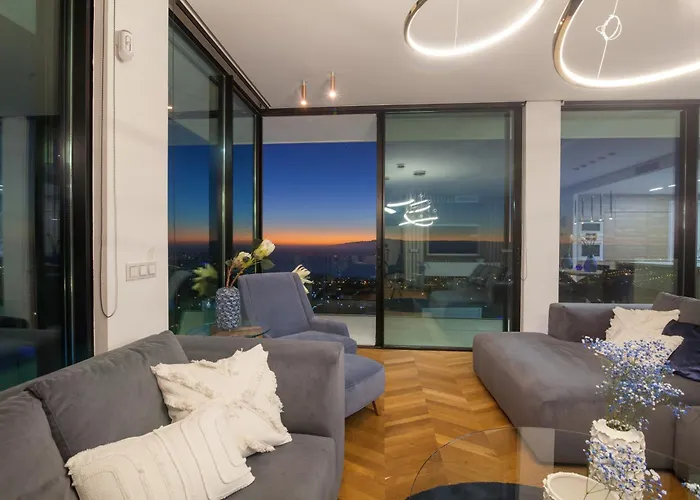 200m New E With Priv/heated Pool, Ocean View.