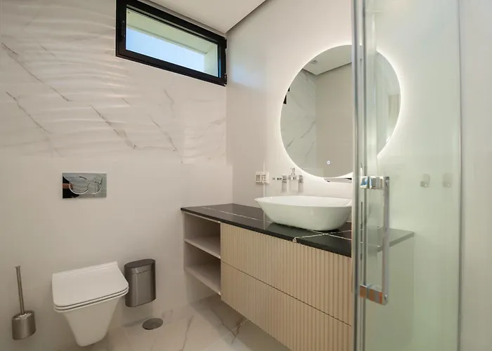 200m New E With Priv/heated Pool, Ocean View. Willa