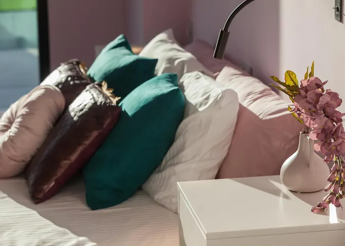 200m New E With Priv/heated Pool, Ocean View. Willa