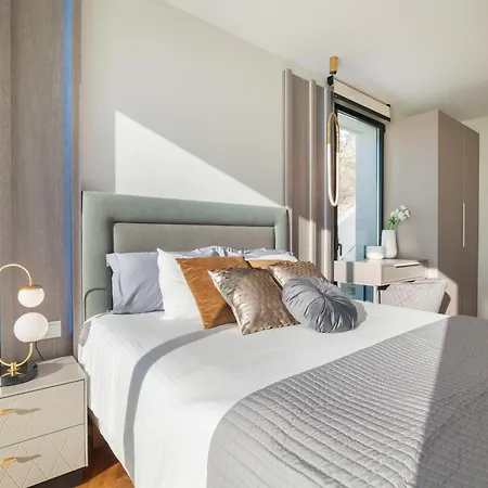 200m New E With Priv/heated Pool, Ocean View. * אדחה