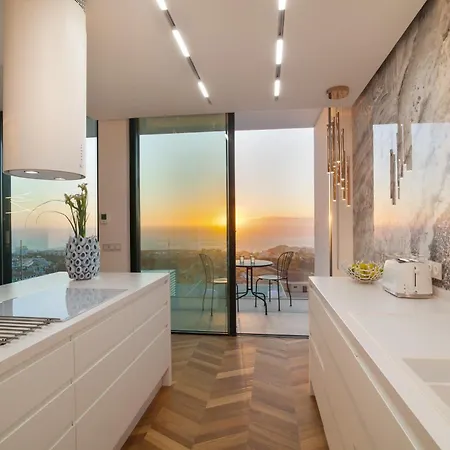 200m New E With Priv/heated Pool, Ocean View. אדחה