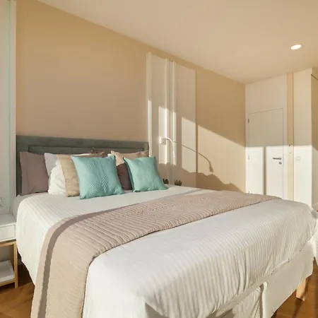 200m New E With Priv/heated Pool, Ocean View.