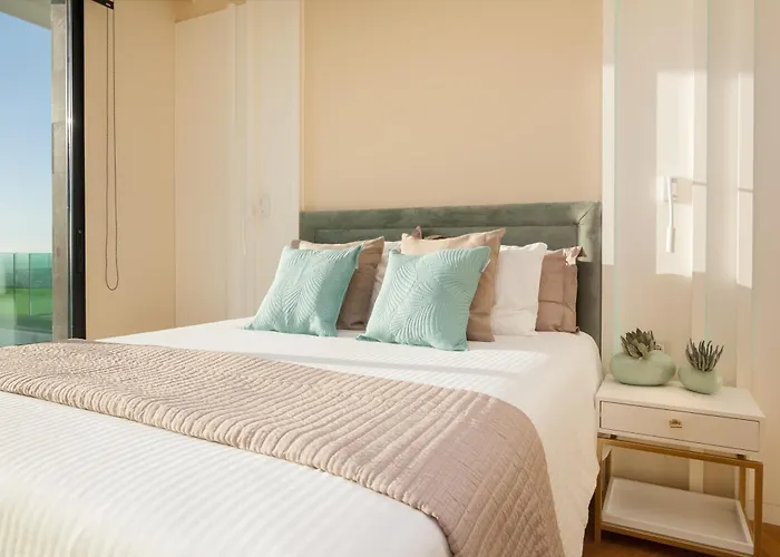 200m New E With Priv/heated Pool, Ocean View.