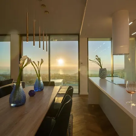 200m New E With Priv/heated Pool, Ocean View.